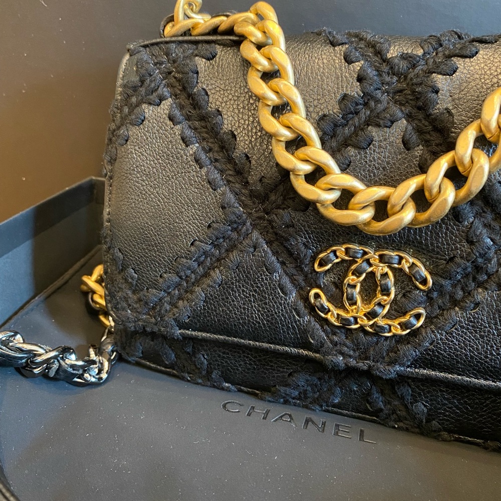 FULL SET - CHANEL 19 WOC Black Calfskin & Crochet Shoulder Bag w/ Ruthenium HW - Picture 15 of 16
